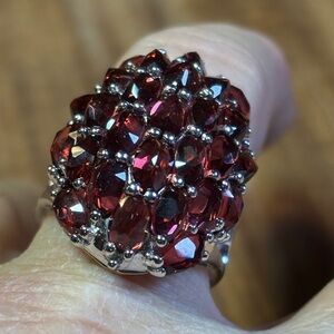 Lovely cluster ring with rubies (lab) set in sterling silver